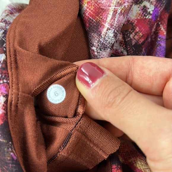 Lululemon Everlux and Mesh Cropped Tank Urbantricity Multi / Dark Terracotta - Picture 5 of 5